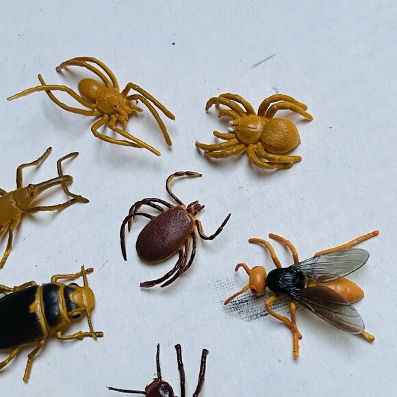 Insects Beetle Fly Weevil Mantis Spider Grasshopper 11 Pieces 2in Vintage 1989 - Picture 3 of 9